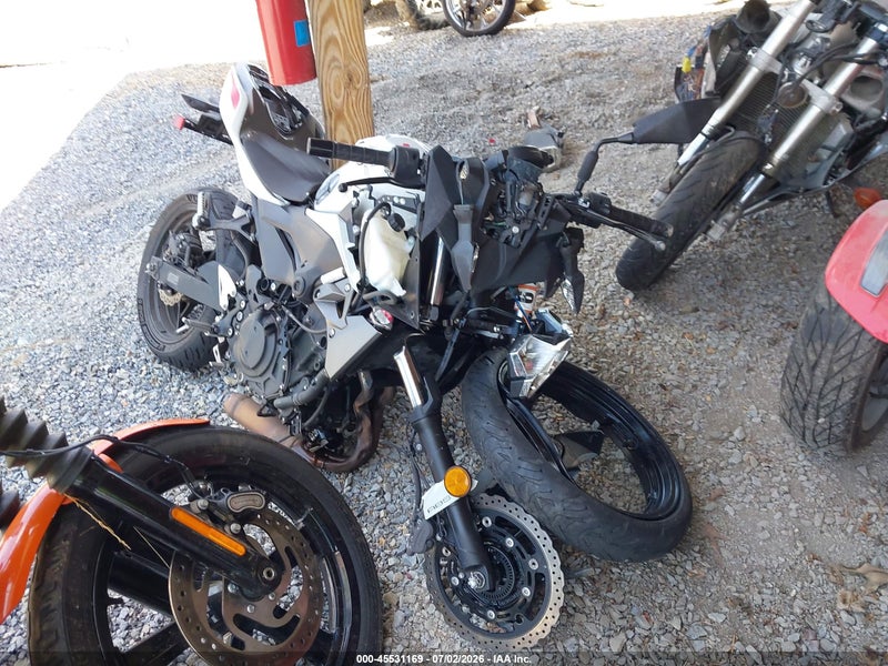 2023 Kawasaki Er400 D White vin: JKAERKD16PDAM0304