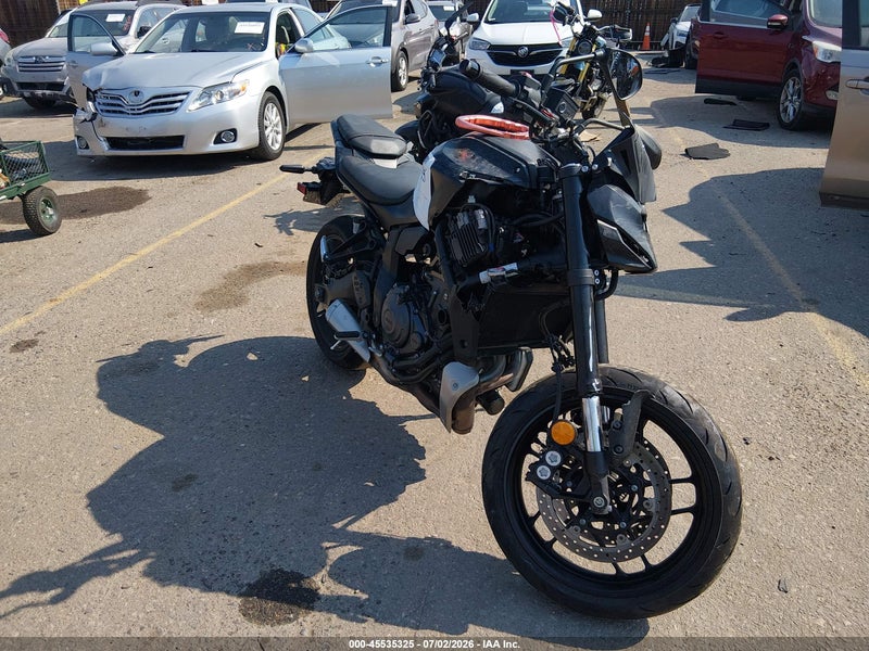 2025 Yamaha Mtn690   Black vin: JYARM48E3SA001672