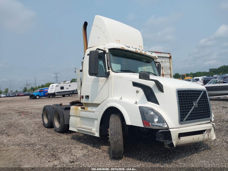 2004 Volvo Vn Vnl White vin: 4V4NC9GF84N365762