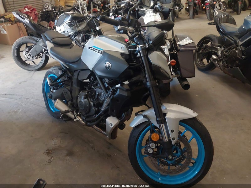 2025 Yamaha Mtn690 C Gray vin: JYARM48Y9SA000410