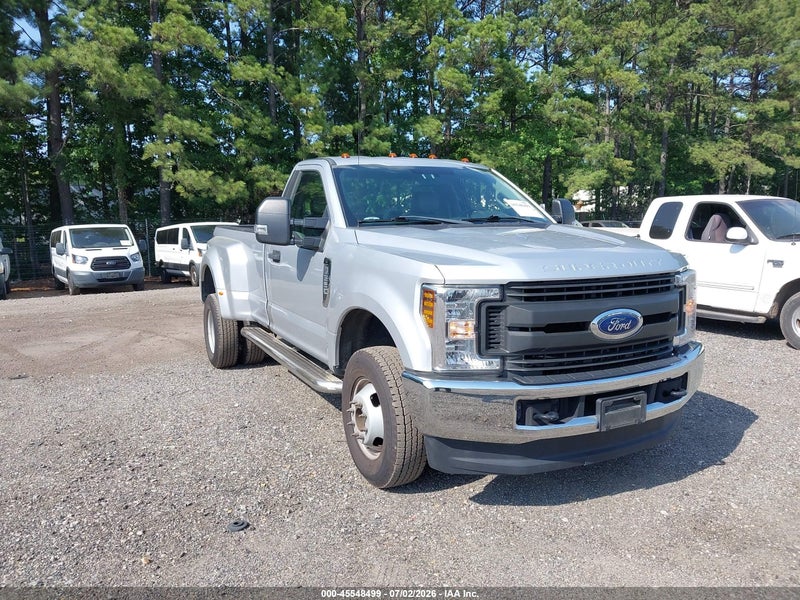 2018 Ford F-350   White vin: 1FTRF3D6XJEC22121