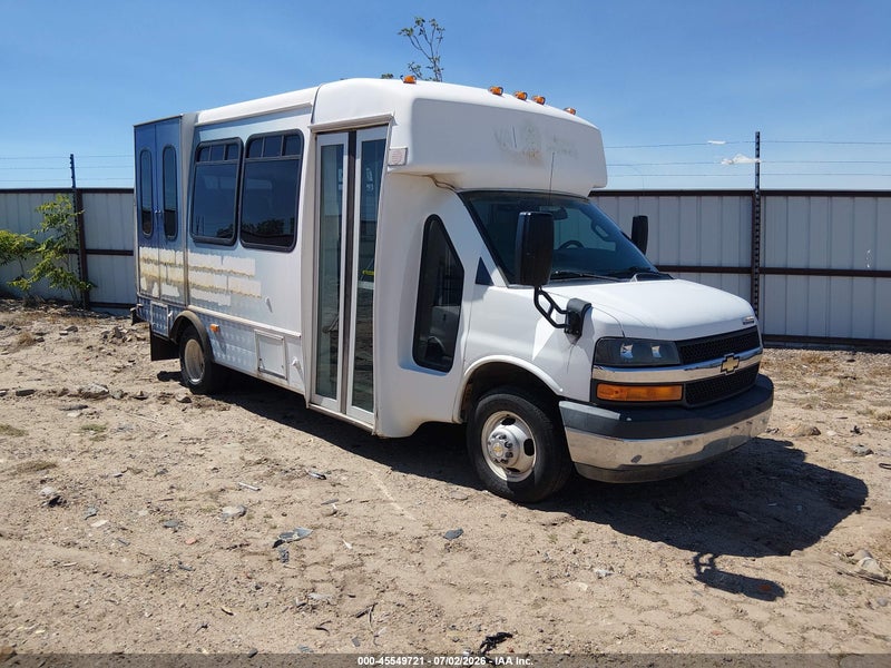 2016 Chevrolet Express Cutaway 4500 Diesel White vin: 1GB6GUBL0G1150686