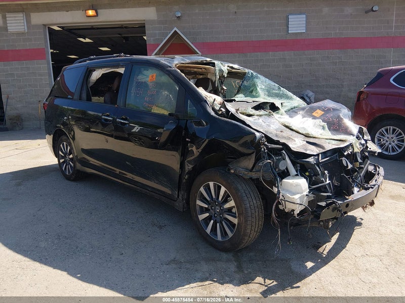 2018 Toyota Sienna Limited Premium 7 Passenger vin: 5TDDZ3DC3JS204349