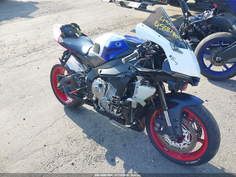 2016 Yamaha Yzfr1s   White vin: JYARN42E9GA000510