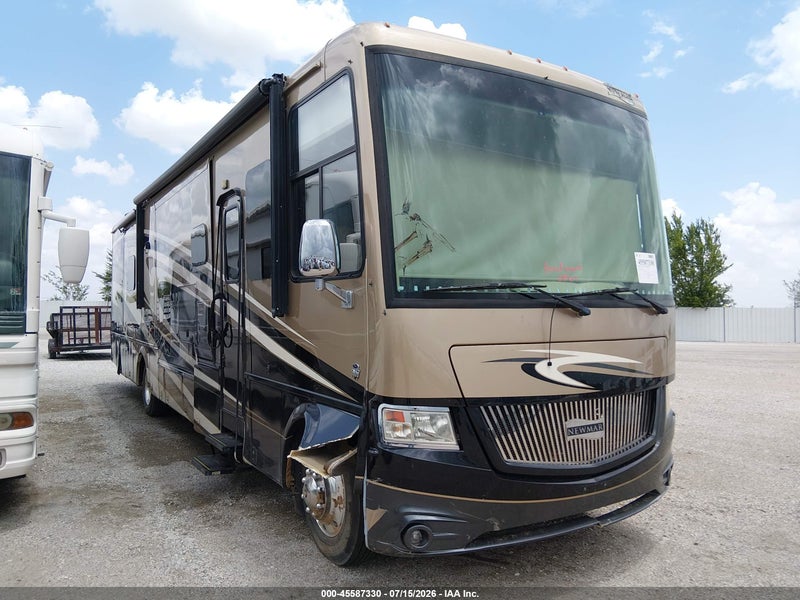 2015 Ford F53   Beige vin: 1F66F5DYXE0A17002