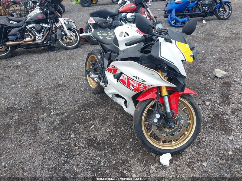 2022 Yamaha Yzfr7   White vin: JYARM38E1NA003077