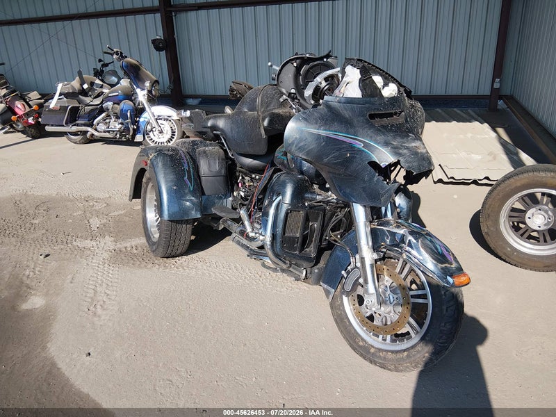 2015 Harley-davidson Flhtcutg Tri Glide Ultra Blue vin: 1HD1MAL12FB852137