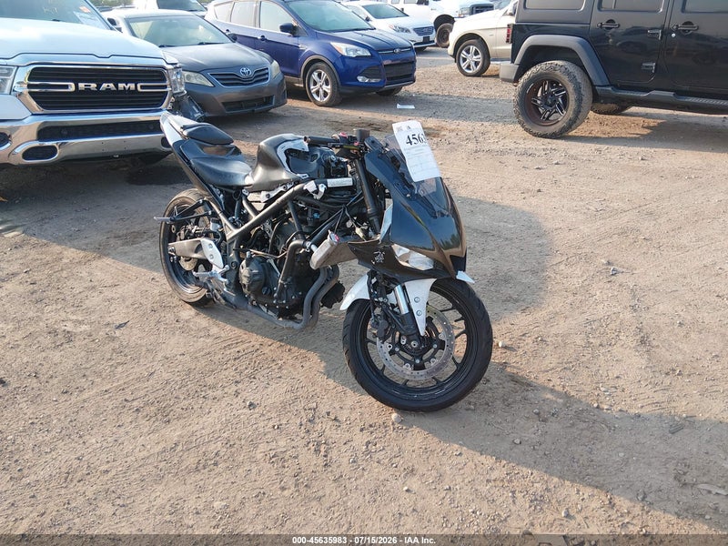 2023 Yamaha Yzfr3 A White vin: MH3RH18Y4PK009557