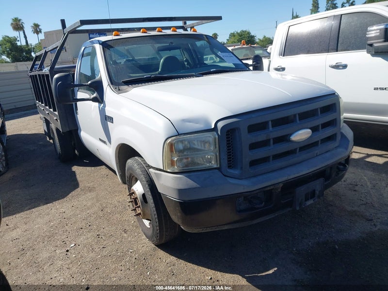 2005 Ford F-350   White vin: 1FDWF36P55EC75447