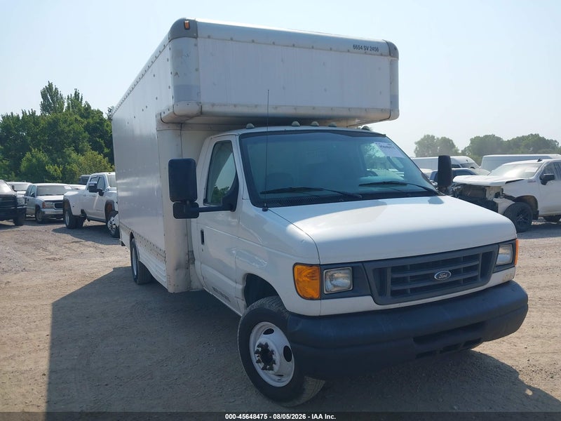 2007 Ford E-450 Cutaway   White vin: 1FDXE45S87DA76226