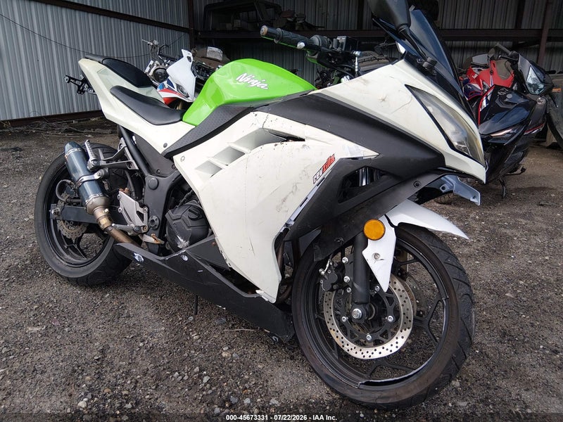 2015 Kawasaki Ex300 A Белый vin: JKAEX8A16FDA21439