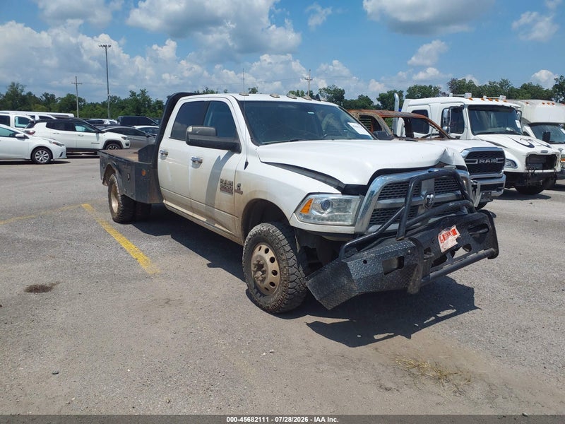 2018 Ram 3500 Laramie  4x4 8' Box White vin: 3C63RRJL2JG324703