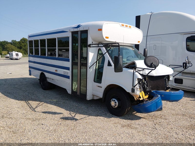 2005 Chevrolet Bus Express Cutaway   White vin: 1GBJG31U051183196