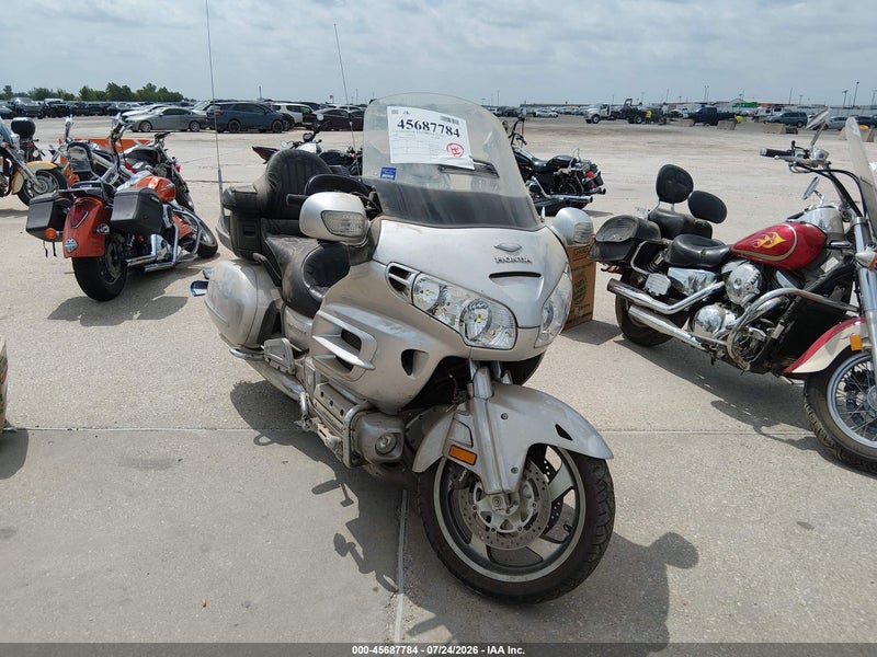 2005 Honda Gl1800   Серебряный vin: 1HFSC47015A413145