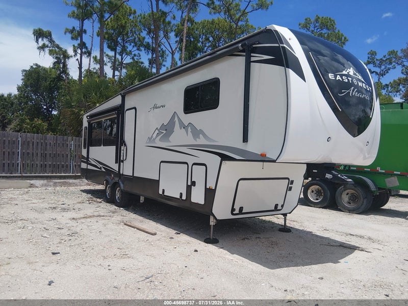 2022 Forest River East To West   White vin: 5ZT3AH1B3N9100331