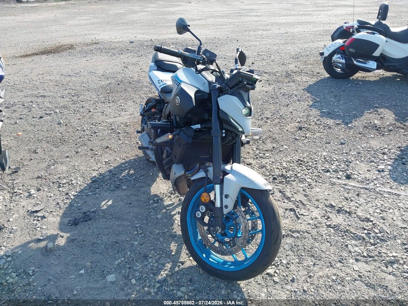 2025 Yamaha Mtn690   Silver vin: JYARM48EXSA001927