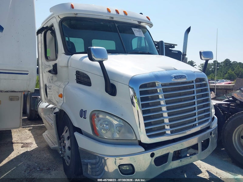 2013 Freightliner Cascadia 113   White vin: 1FUJGBDV7DLFD0866