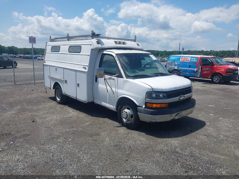 2004 Chevrolet Express Cutaway Base W/c7l/c7n White vin: 1GBJG31U641170743