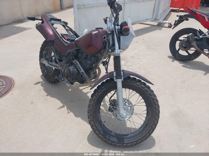 2025 Yamaha Tw200 C Maroon vin: JYA3AWE07SA195738
