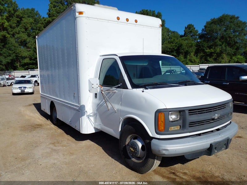 2002 Chevrolet Express Commercial Cutaway C7l White vin: 1GBJG31RX21141206