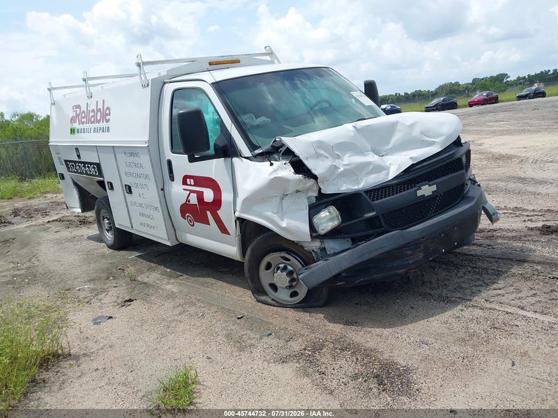 2017 Chevrolet Express Cutaway Work Van Белый vin: 1GB0GRFG8H1115587