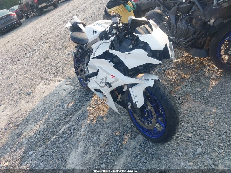 2022 Yamaha Yzfr7   White vin: JYARM38E6NA002023
