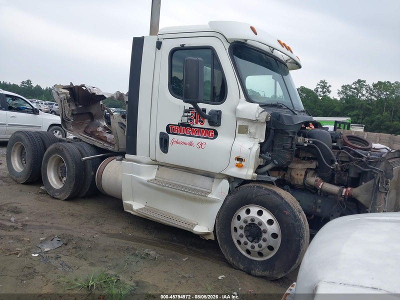 2015 Freightliner Cascadia 125   White vin: 1FUJGEDV7FLGE9327