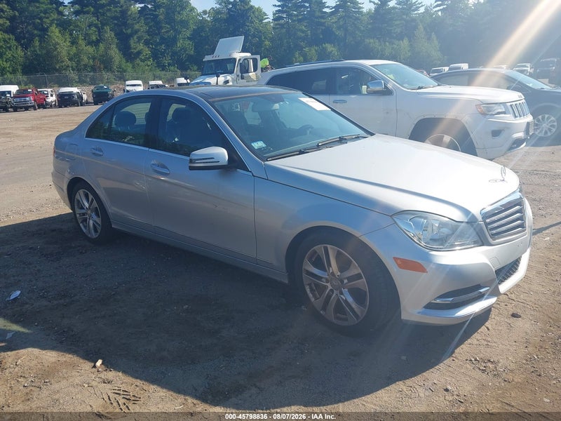 WDDGF8BB7CR217352