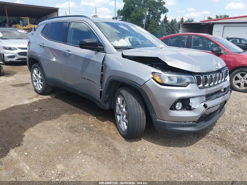 2023 Jeep Compass Latitude Lux Fwd Silver vin: 3C4NJDFN0PT517471