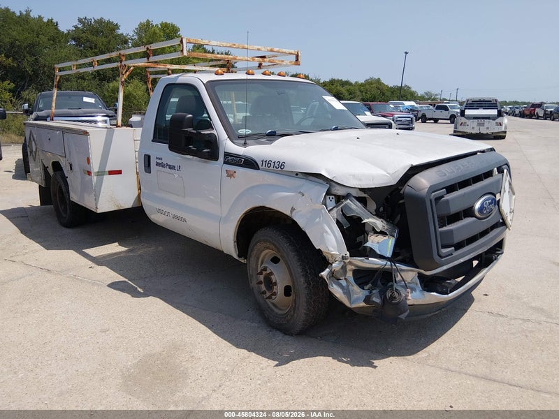 2016 Ford F-350 Chassis   White vin: 1FDRF3G68GEA81548