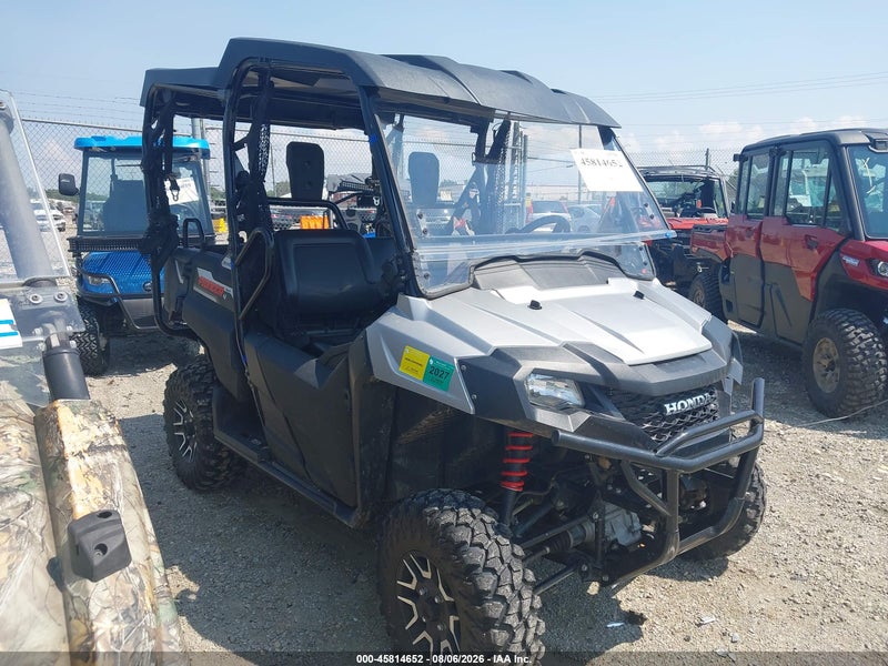 2017 Honda Sxs700 M4 Серебряный vin: 1HFVE02HXH4302948