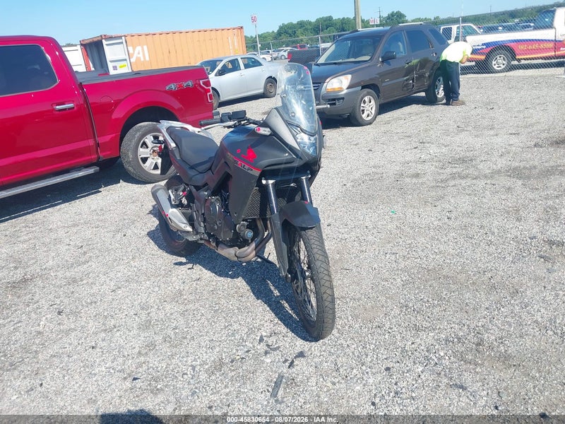 2024 Honda Xl750   Black vin: JH2RD1617RK100865