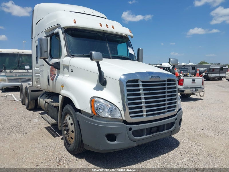 2017 Freightliner Cascadia 125   White vin: 3AKJGLDV7HSJD8340