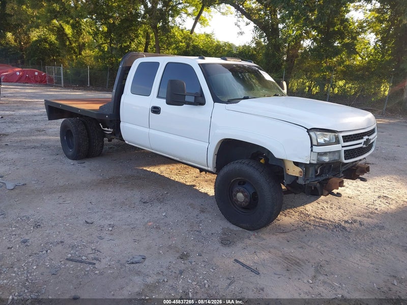 2005 Chevrolet Silverado 3500 Chassis Work Truck White vin: 1GBJK39225E269443