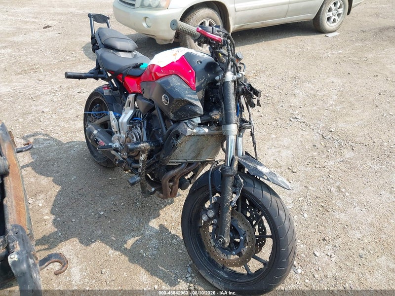 2015 Yamaha Fz07   Red vin: JYARM06E9FA001077