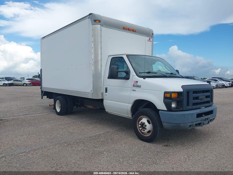 2014 Ford Econoline E450 Super Duty Cutwy Van White vin: 1FDWE4FL2EDA77923