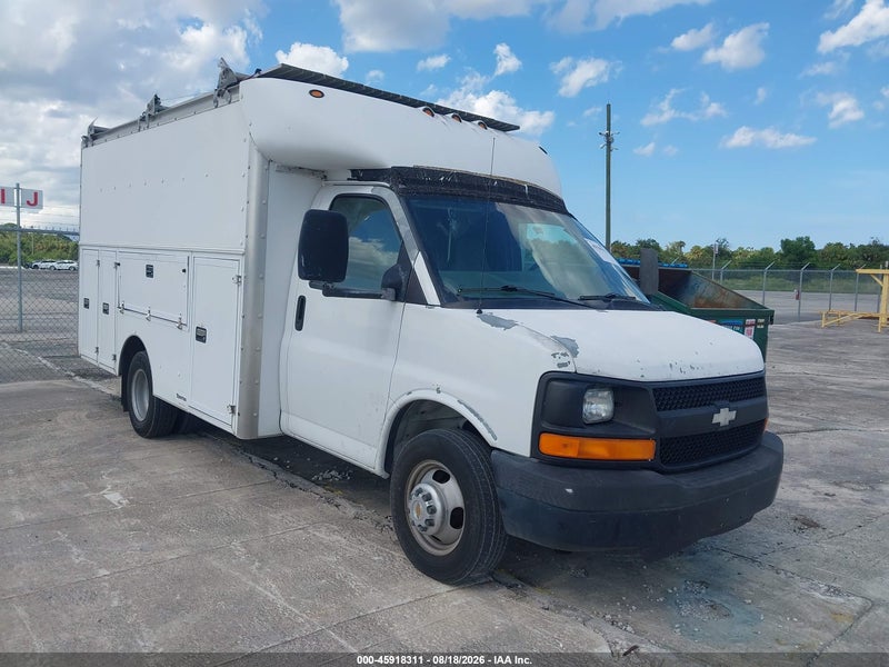 2005 Chevrolet Express Cutaway Base W/c7l/c7n White vin: 1GBJG31U551154681