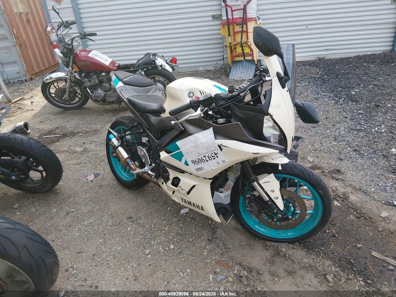 2024 Yamaha Yzfr3 A Белый vin: MH3RH18Y7RK016246