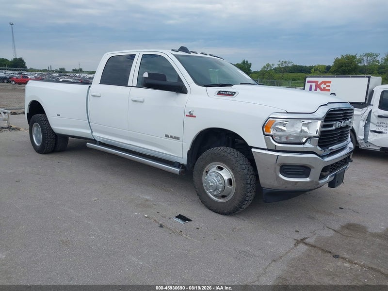 2022 Ram 3500 Big Horn  4x4 8' Box White vin: 3C63RRHL9NG152455