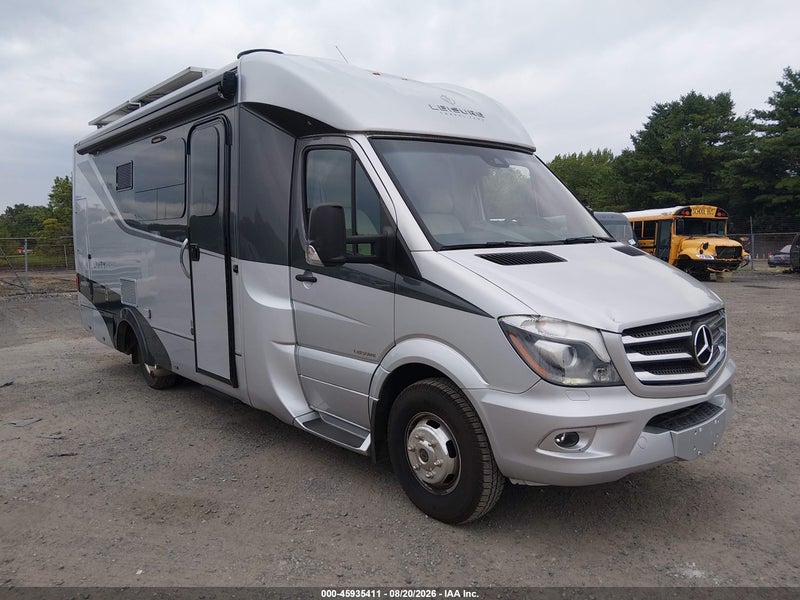 2017 Leisure Sprinter   White vin: WDAPF4CC9G9682329