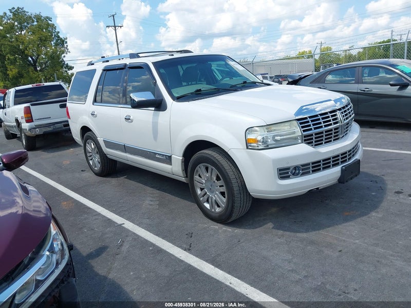 2011 Lincoln Navigator   vin: 5LMJJ2J58BEJ05813