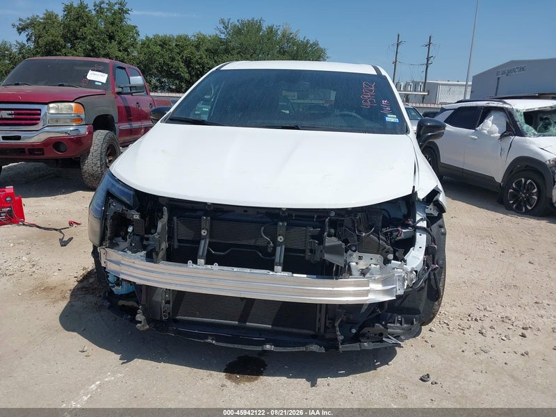 2027 Chrysler Pacifica   White vin: 2C4RC1BG3VR562311