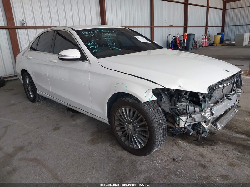 2015 Mercedes-benz C 300 Luxury 4matic White vin: 55SWF4KB3FU034599