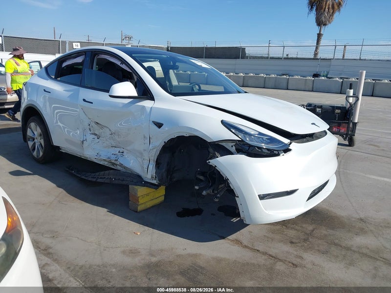 2023 Tesla Model Y Awd/long Range Dual Motor All-wheel Drive White vin: 7SAYGDEE2PA063588