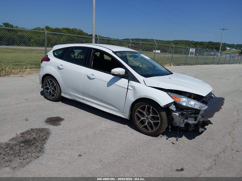 2016 Ford Focus Se Белый vin: 1FADP3K2XGL253502