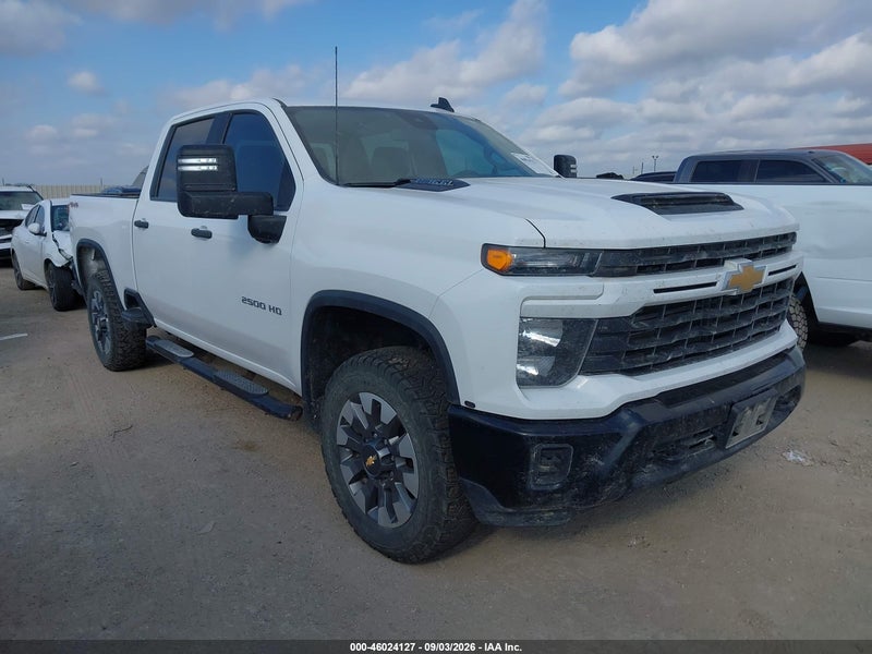 2024 Chevrolet Silverado 2500hd 4wd  Standard Bed Custom White vin: 2GC4YME73R1105186