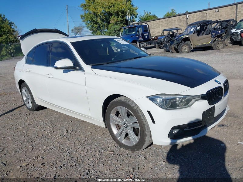 2018 Bmw 330i Xdrive Белый vin: WBA8D9C52JEM32772