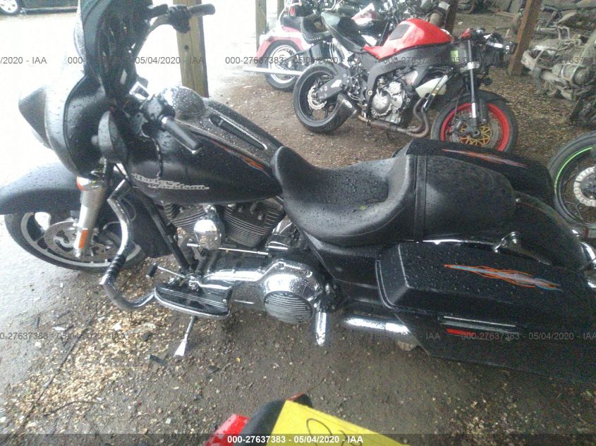 2011 HARLEY-DAVIDSON FLHX 1HD1KB412BB628791