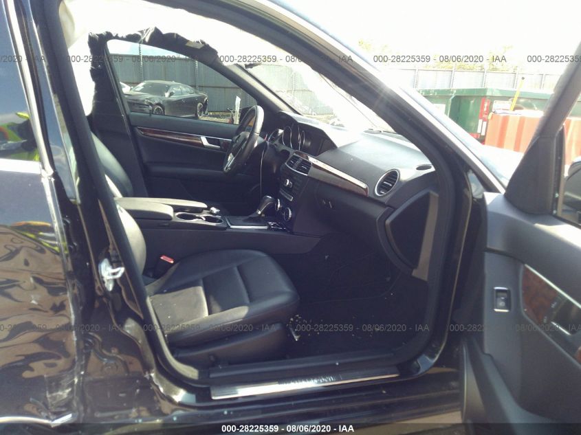 2014 MERCEDES-BENZ C-CLASS C 250 WDDGF4HB6ER313038