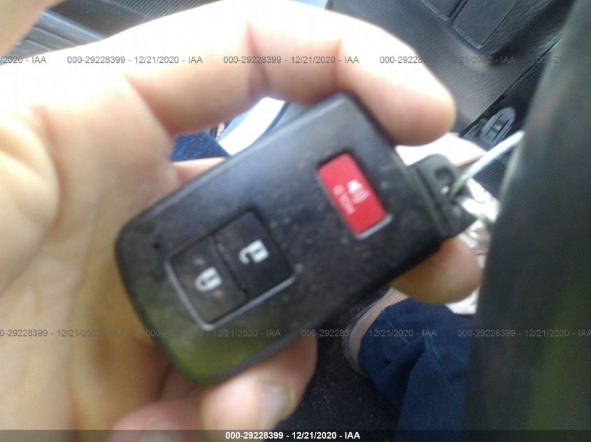 2017 TOYOTA RAV4 XLE 2T3RFREV5HW695792